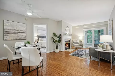 1045 N Utah St #208, Arlington, VA 22201