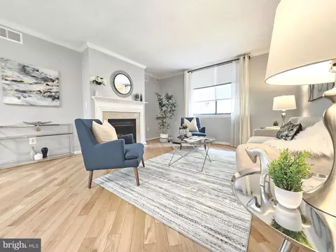 3835 9th St N #102W, Arlington, VA 22203