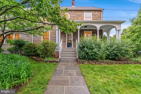 4525 16th St N, Arlington, VA 22207