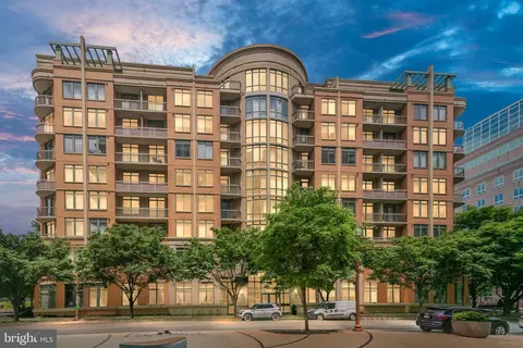 3625 10th St N #207, Arlington, VA 22201