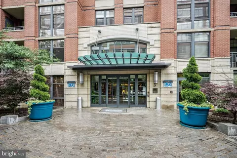 1021 N Garfield St #320, Arlington, VA 22201