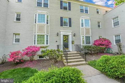 814 S Arlington Mill Dr S #102, Arlington, VA 22204