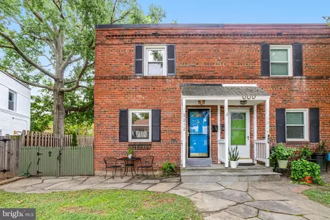 3212 9th St S, Arlington, VA 22204