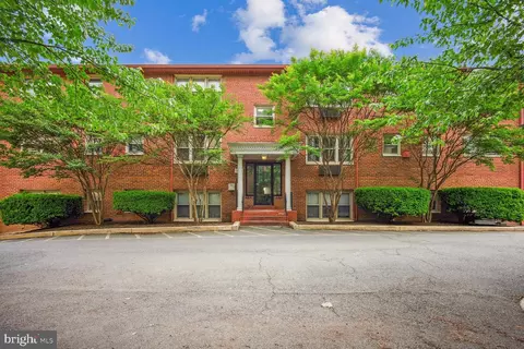 2036 N Woodrow St #8, Arlington, VA 22207