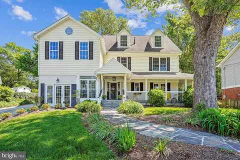 2705 N Venable St, Arlington, VA 22213