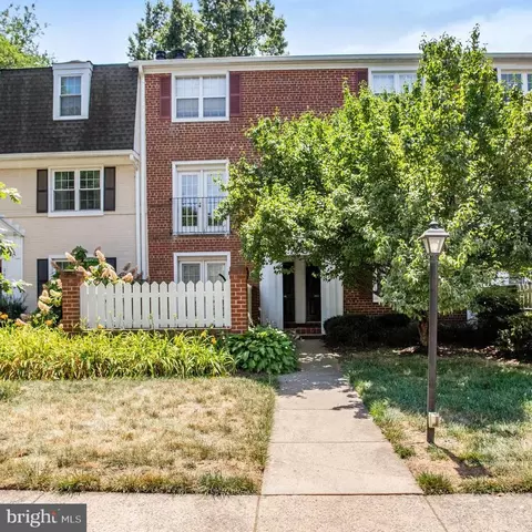 2840 S Wakefield St #B, Arlington, VA 22206