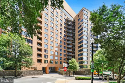 2001 15th St N #1114, Arlington, VA 22201