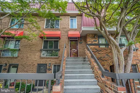 606 15th St S #2, Arlington, VA 22202