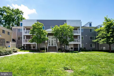 4083 S Four Mile Run Dr #301, Arlington, VA 22204