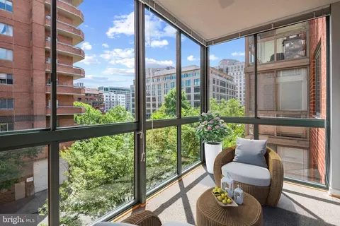 1050 N Taylor St #408, Arlington, VA 22201
