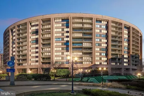 1805 Crystal Dr #511S, Arlington, VA 22202