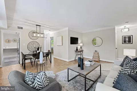 1305 N Ode St #331, Arlington, VA 22209