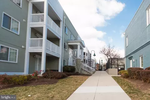 4161 S Four Mile Run Dr #302, Arlington, VA 22204