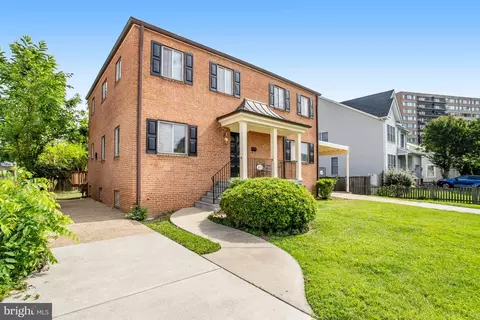 611 19th St S, Arlington, VA 22202