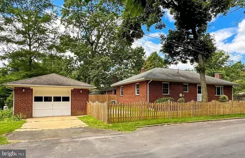 5400 4th St S, Arlington, VA 22204