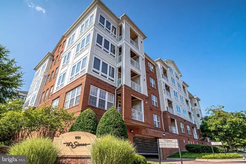 801 S Greenbrier St #413, Arlington, VA 22204