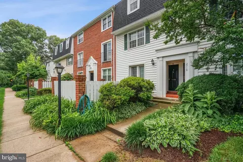 2719 S Walter Reed Dr #B, Arlington, VA 22206