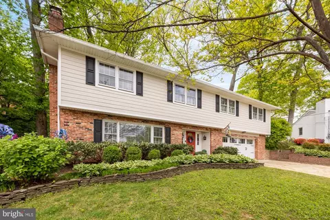 4512 33rd St N, Arlington, VA 22207