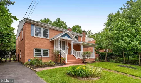 4509 8th St S, Arlington, VA 22204