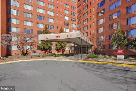 1121 Arlington Blvd #802, Arlington, VA 22209