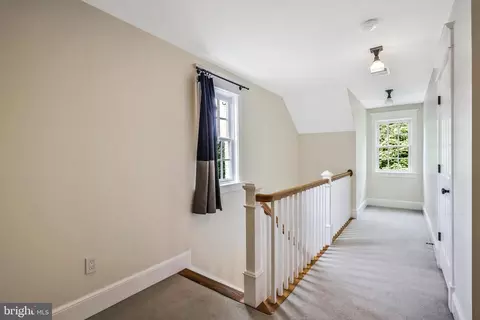 Entry Way - 2139 N Rolfe St N, Arlington, VA 22209 photo 7 of 10