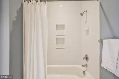 Bath - 2139 N Rolfe St N, Arlington, VA 22209 photo 5 of 7