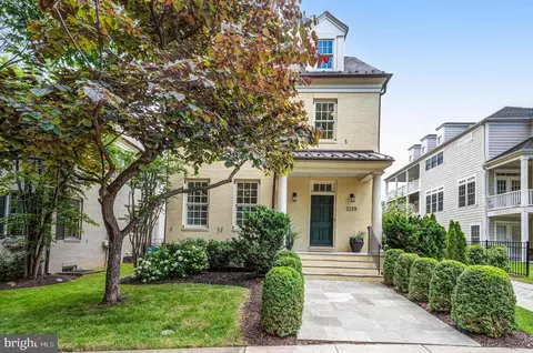 2139 N Rolfe St N, Arlington, VA 22209