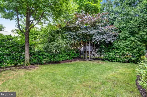 Exterior - 2139 N Rolfe St N, Arlington, VA 22209 photo 6 of 8