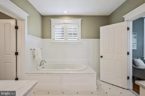 Bath - 2139 N Rolfe St N, Arlington, VA 22209 photo 1 of 7
