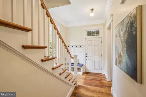 Entry Way - 2139 N Rolfe St N, Arlington, VA 22209 photo 2 of 10