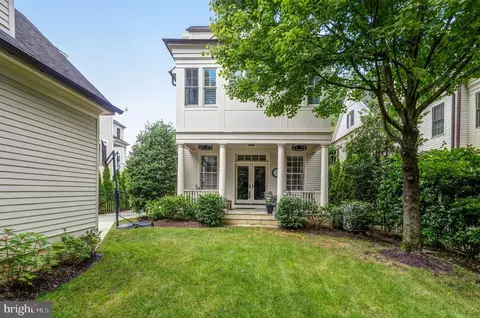 Exterior - 2139 N Rolfe St N, Arlington, VA 22209 photo 8 of 8