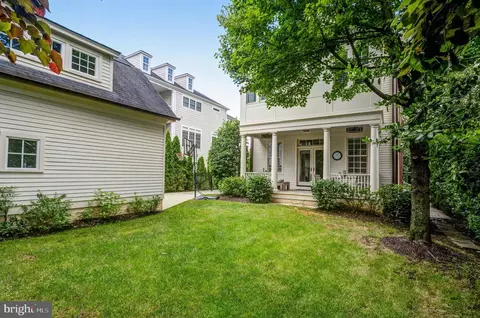 Exterior - 2139 N Rolfe St N, Arlington, VA 22209 photo 7 of 8