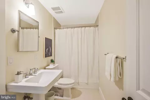 Bath - 2139 N Rolfe St N, Arlington, VA 22209 photo 7 of 7