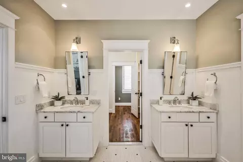 Bath - 2139 N Rolfe St N, Arlington, VA 22209 photo 3 of 7