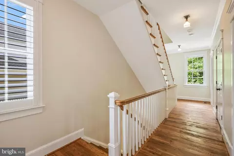 Entry Way - 2139 N Rolfe St N, Arlington, VA 22209 photo 4 of 10