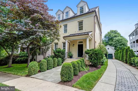 Exterior - 2139 N Rolfe St N, Arlington, VA 22209 photo 2 of 8
