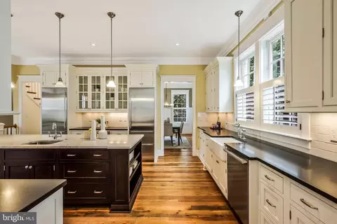 Kitchen - 2139 N Rolfe St N, Arlington, VA 22209 photo 4 of 5