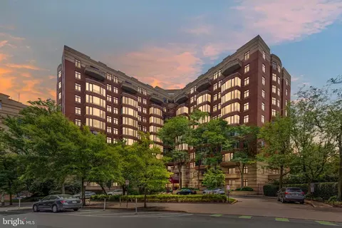 2400 Clarendon Blvd #816, Arlington, VA 22201