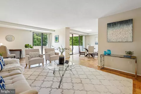 4141 N Henderson Rd #211, Arlington, VA 22203
