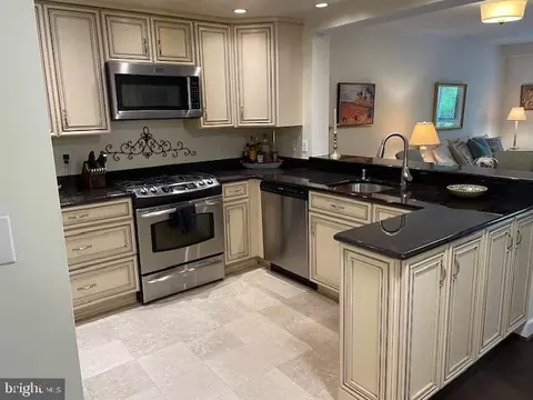 1050 N Taylor St #206, Arlington, VA 22201