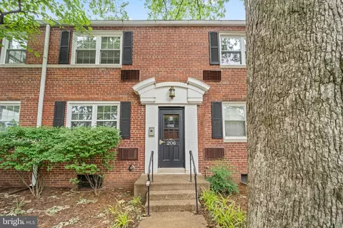 206 N Trenton St #4, Arlington, VA 22203