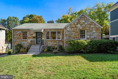 5322 N 26th St N, Arlington, VA 22207