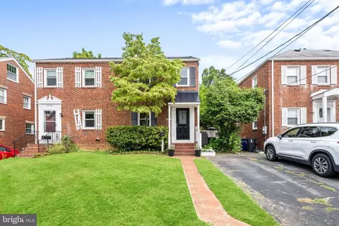 4827 9th St N, Arlington, VA 22203