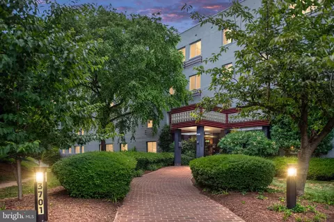 3701 5th St S #506, Arlington, VA 22204