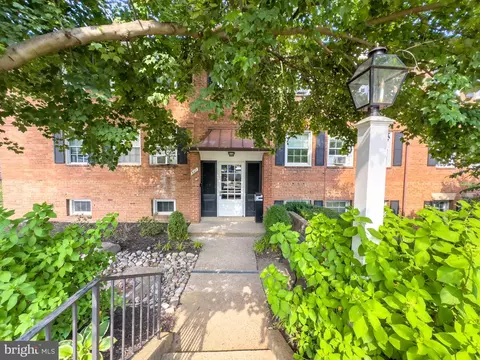 901 S Frederick St #2, Arlington, VA 22204