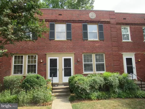 2700 16th St S #682, Arlington, VA 22204