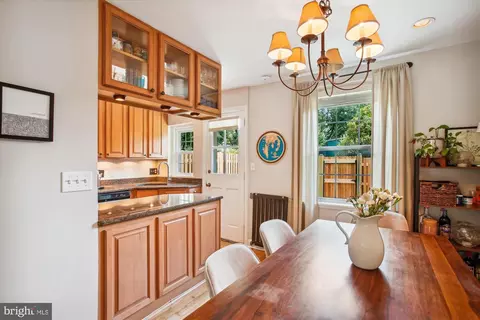 4830 28th St S, Arlington, VA 22206