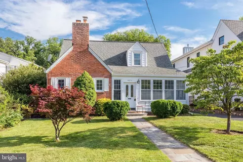4631 24th St N, Arlington, VA 22207