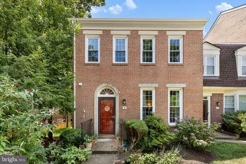 9 S Montague St, Arlington, VA 22204