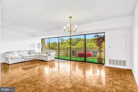 5300 Columbia Pike #910, Arlington, VA 22204